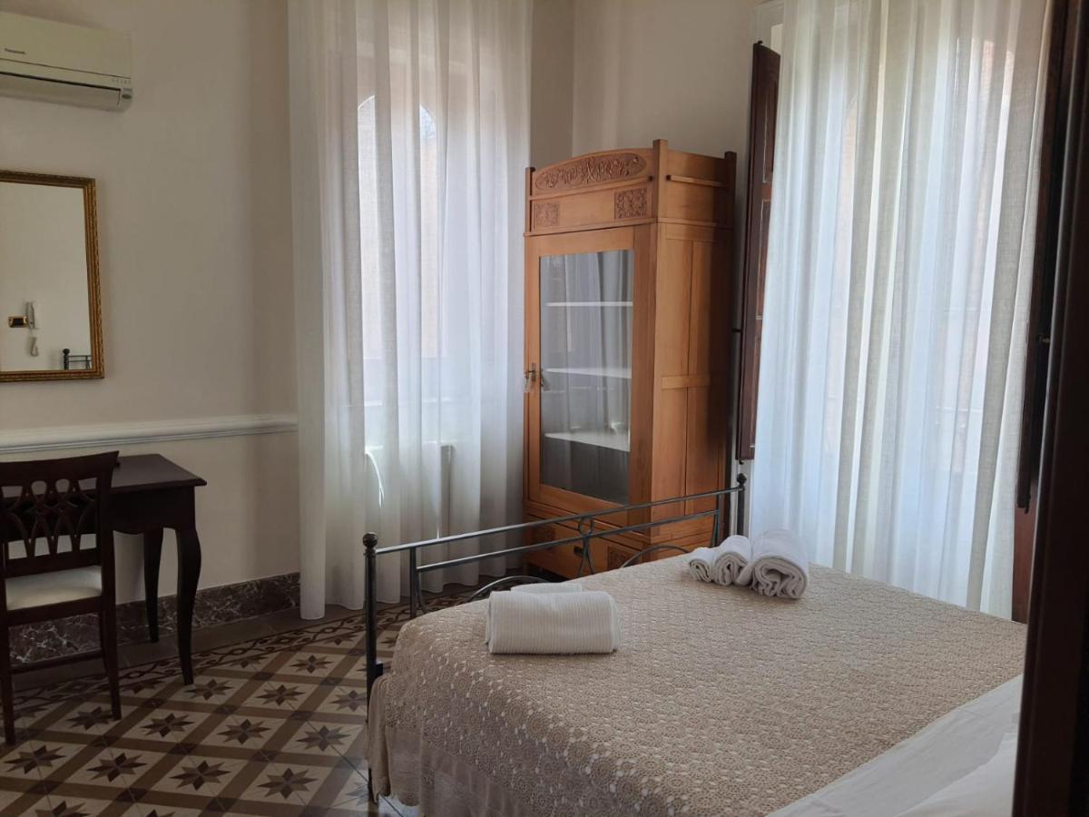 Appartamenti Via Lombardo Giardini Naxos Exteriör bild